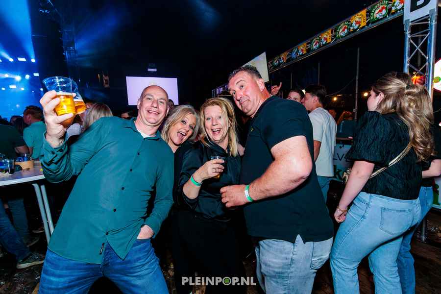 Publiek Bewerkt    (74)